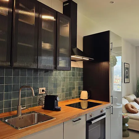 Modern High Floor With Park View Apartmán *