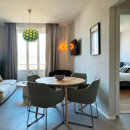 Modern High Floor With Park View Florence
