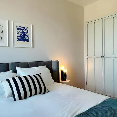 Modern High Floor With Park View *