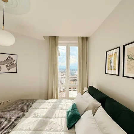 Modern High Floor With Park View Florence